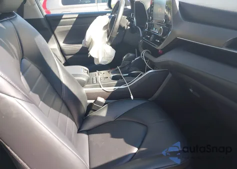 2022 Toyota Highlander Xle z USA, uszkodzony, nr VIN 5TDGZRBH0NS244344